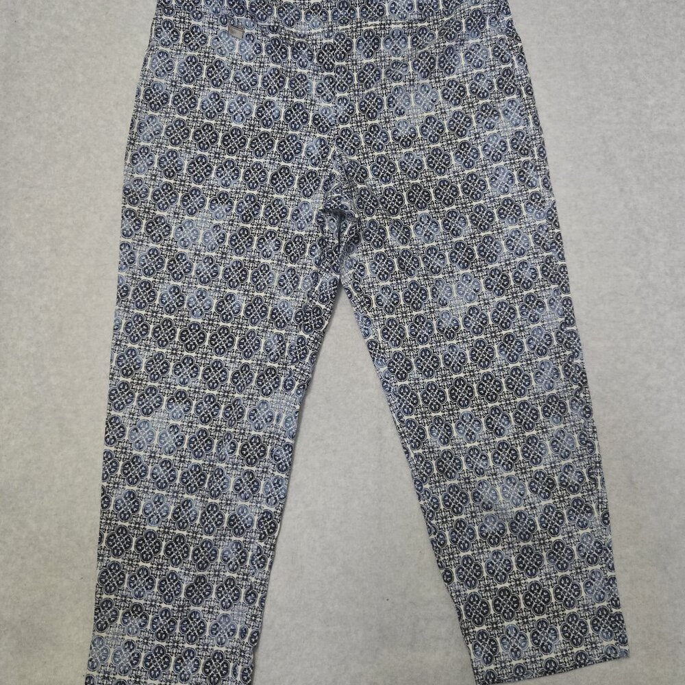 Courtenay Women's Capri 18W Pull up Pants